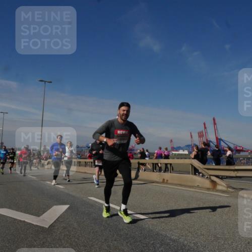 03.10.2025 - Köhlbrandbrückenlauf Matties Gatica Varas http://msf.ph/oto/8990104 03.10.2025 12:39:10 Position 2  meine-sportfotos.de