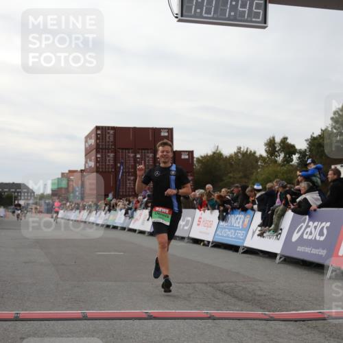 03.10.2025 - Köhlbrandbrückenlauf Yannick Fuchs http://msf.ph/oto/8990105 03.10.2025 16:01:43 Ziel 7805, 9453 meine-sportfotos.de