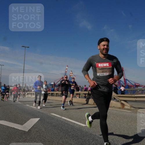 03.10.2025 - Köhlbrandbrückenlauf Matties Gatica Varas http://msf.ph/oto/8990107 03.10.2025 12:39:10 Position 2 4172, 2125 meine-sportfotos.de