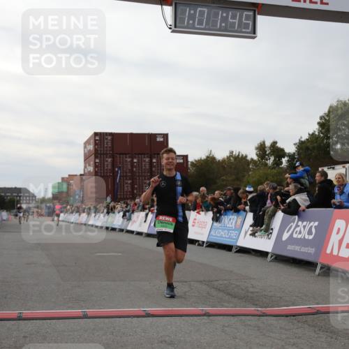 03.10.2025 - Köhlbrandbrückenlauf Yannick Fuchs http://msf.ph/oto/8990109 03.10.2025 16:01:43 Ziel 7805, 9453 meine-sportfotos.de