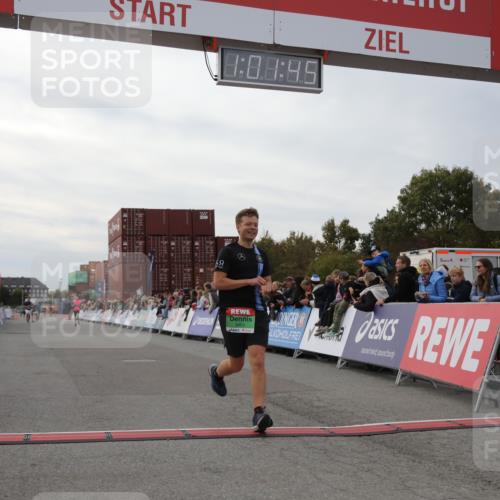 03.10.2025 - Köhlbrandbrückenlauf Yannick Fuchs http://msf.ph/oto/8990114 03.10.2025 16:01:44 Ziel 7805, 9453 meine-sportfotos.de