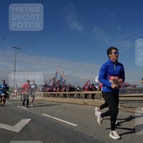 03.10.2025 - Köhlbrandbrückenlauf Matties Gatica Varas http://msf.ph/oto/8990125 03.10.2025 12:39:13 Position 2 79 meine-sportfotos.de
