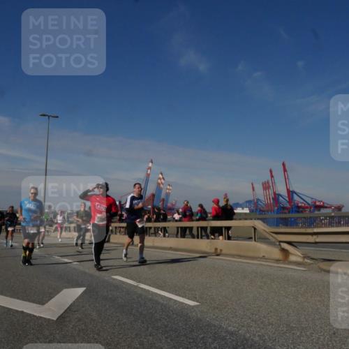 03.10.2025 - Köhlbrandbrückenlauf Matties Gatica Varas http://msf.ph/oto/8990135 03.10.2025 12:39:14 Position 2 118 meine-sportfotos.de