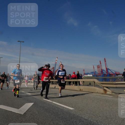 03.10.2025 - Köhlbrandbrückenlauf Matties Gatica Varas http://msf.ph/oto/8990138 03.10.2025 12:39:14 Position 2  meine-sportfotos.de