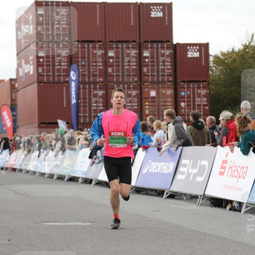 03.10.2025 - Köhlbrandbrückenlauf Yannick Fuchs http://msf.ph/oto/8990139 03.10.2025 16:01:52 Ziel 7204, 9145, 9192, 9324 meine-sportfotos.de