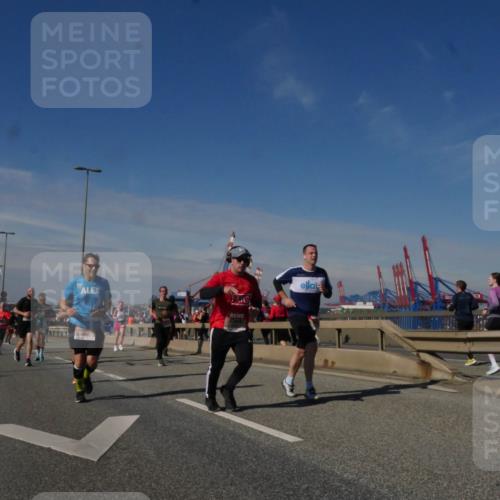 03.10.2025 - Köhlbrandbrückenlauf Matties Gatica Varas http://msf.ph/oto/8990142 03.10.2025 12:39:15 Position 2  meine-sportfotos.de