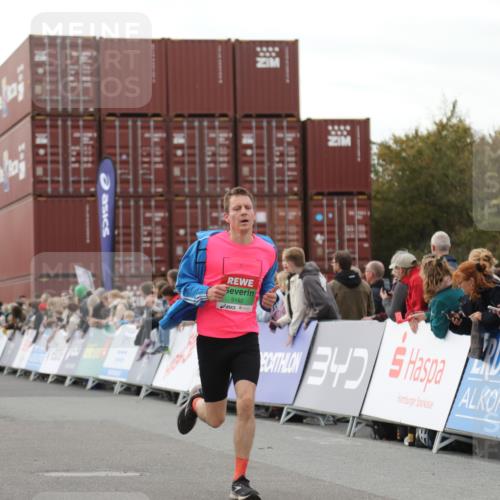03.10.2025 - Köhlbrandbrückenlauf Yannick Fuchs http://msf.ph/oto/8990146 03.10.2025 16:01:52 Ziel 7204, 9145, 9192, 9324 meine-sportfotos.de