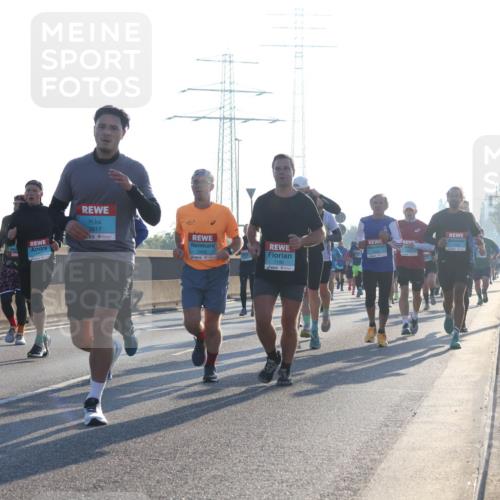 03.10.2025 - Köhlbrandbrückenlauf Luisa Fischer http://msf.ph/oto/8990148 03.10.2025 10:13:54 Position 3 3817, 3495, 1146, 1 meine-sportfotos.de