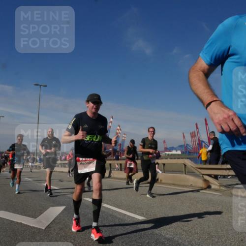 03.10.2025 - Köhlbrandbrückenlauf Matties Gatica Varas http://msf.ph/oto/8990160 03.10.2025 12:39:17 Position 2 6461 meine-sportfotos.de