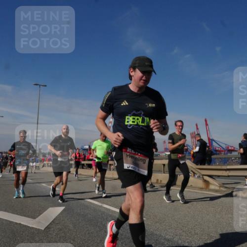 03.10.2025 - Köhlbrandbrückenlauf Matties Gatica Varas http://msf.ph/oto/8990162 03.10.2025 12:39:18 Position 2 6461 meine-sportfotos.de