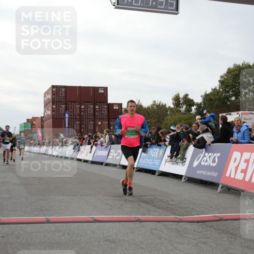 03.10.2025 - Köhlbrandbrückenlauf Yannick Fuchs http://msf.ph/oto/8990167 03.10.2025 16:01:53 Ziel 7204, 9145, 9192, 9324 meine-sportfotos.de