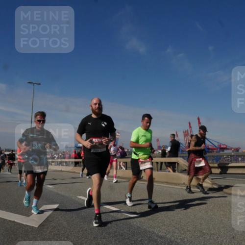 03.10.2025 - Köhlbrandbrückenlauf Matties Gatica Varas http://msf.ph/oto/8990168 03.10.2025 12:39:19 Position 2  meine-sportfotos.de