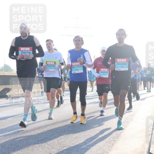 03.10.2025 - Köhlbrandbrückenlauf Luisa Fischer http://msf.ph/oto/8990169 03.10.2025 10:13:57 Position 3 1226, 1025, 1033, 1550, 1 meine-sportfotos.de