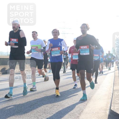 03.10.2025 - Köhlbrandbrückenlauf Luisa Fischer http://msf.ph/oto/8990171 03.10.2025 10:13:57 Position 3 1226, 1550, 1025, 1033 meine-sportfotos.de