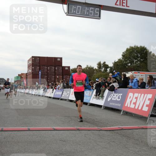 03.10.2025 - Köhlbrandbrückenlauf Yannick Fuchs http://msf.ph/oto/8990173 03.10.2025 16:01:53 Ziel 7204, 9145, 9192, 9324 meine-sportfotos.de