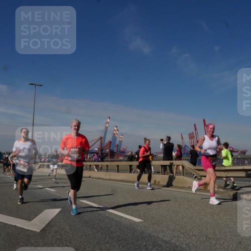 03.10.2025 - Köhlbrandbrückenlauf Matties Gatica Varas http://msf.ph/oto/8990181 03.10.2025 12:39:21 Position 2 789, 118 meine-sportfotos.de