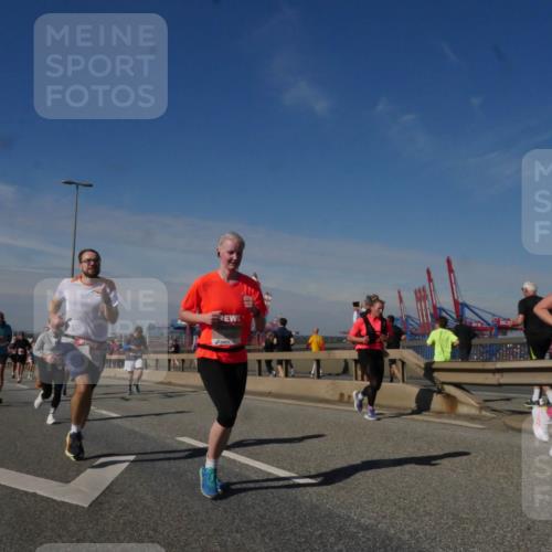 03.10.2025 - Köhlbrandbrückenlauf Matties Gatica Varas http://msf.ph/oto/8990183 03.10.2025 12:39:21 Position 2  meine-sportfotos.de