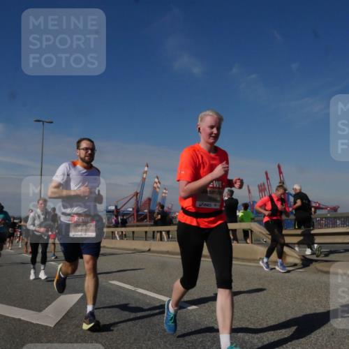03.10.2025 - Köhlbrandbrückenlauf Matties Gatica Varas http://msf.ph/oto/8990188 03.10.2025 12:39:22 Position 2 6097, 6632 meine-sportfotos.de