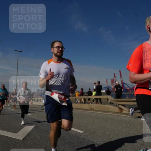 03.10.2025 - Köhlbrandbrückenlauf Matties Gatica Varas http://msf.ph/oto/8990190 03.10.2025 12:39:22 Position 2 6632 meine-sportfotos.de