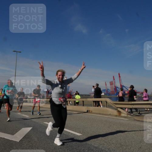 03.10.2025 - Köhlbrandbrückenlauf Matties Gatica Varas http://msf.ph/oto/8990196 03.10.2025 12:39:23 Position 2  meine-sportfotos.de
