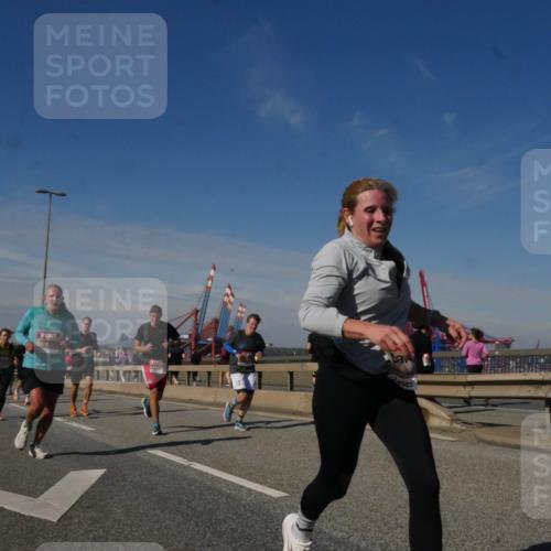 03.10.2025 - Köhlbrandbrückenlauf Matties Gatica Varas http://msf.ph/oto/8990200 03.10.2025 12:39:24 Position 2  meine-sportfotos.de
