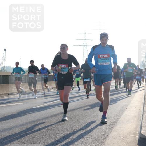 03.10.2025 - Köhlbrandbrückenlauf Luisa Fischer http://msf.ph/oto/8990203 03.10.2025 10:14:01 Position 3 1144, 3316, 3317 meine-sportfotos.de