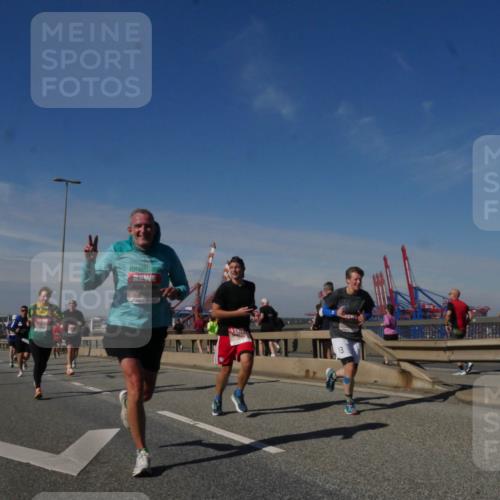 03.10.2025 - Köhlbrandbrückenlauf Matties Gatica Varas http://msf.ph/oto/8990205 03.10.2025 12:39:25 Position 2 13, 118 meine-sportfotos.de