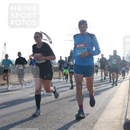 03.10.2025 - Köhlbrandbrückenlauf Luisa Fischer http://msf.ph/oto/8990206 03.10.2025 10:14:01 Position 3 3317, 1 meine-sportfotos.de