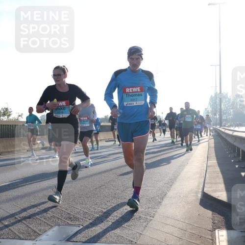 03.10.2025 - Köhlbrandbrückenlauf Luisa Fischer http://msf.ph/oto/8990207 03.10.2025 10:14:01 Position 3 1144, 3316, 3317 meine-sportfotos.de