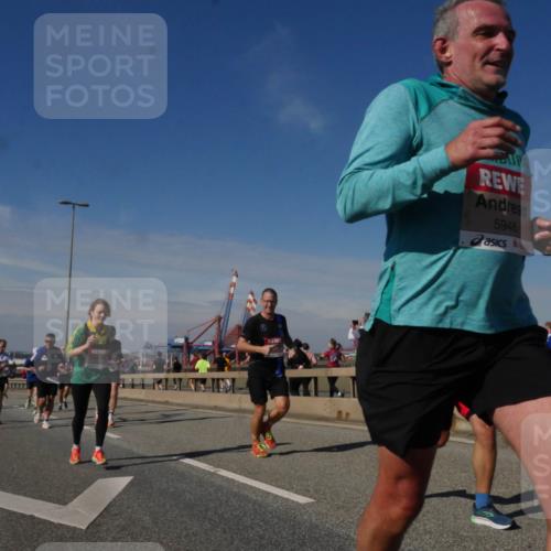 03.10.2025 - Köhlbrandbrückenlauf Matties Gatica Varas http://msf.ph/oto/8990211 03.10.2025 12:39:26 Position 2 5948, 118, 13 meine-sportfotos.de