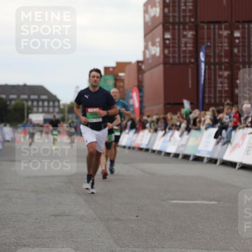 03.10.2025 - Köhlbrandbrückenlauf Yannick Fuchs http://msf.ph/oto/8990213 03.10.2025 16:01:55 Ziel 7204, 9145, 9192, 9324 meine-sportfotos.de