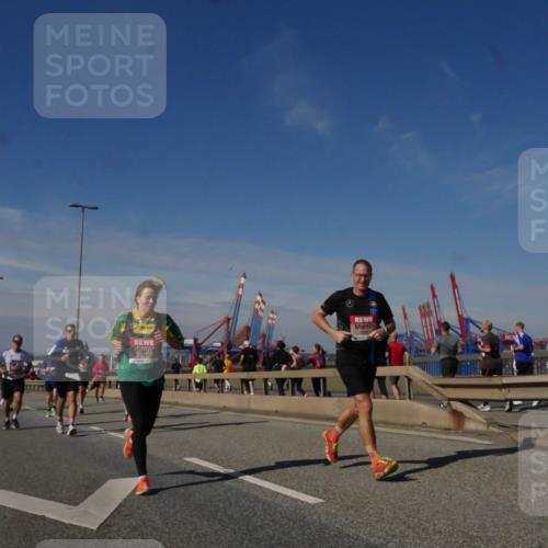 03.10.2025 - Köhlbrandbrückenlauf Matties Gatica Varas http://msf.ph/oto/8990215 03.10.2025 12:39:26 Position 2 4747 meine-sportfotos.de