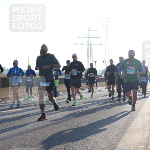 03.10.2025 - Köhlbrandbrückenlauf Luisa Fischer http://msf.ph/oto/8990218 03.10.2025 10:14:02 Position 3 12, 1072, 1213, 1 meine-sportfotos.de