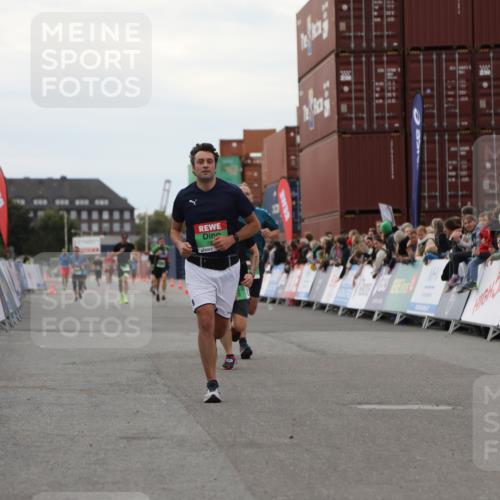 03.10.2025 - Köhlbrandbrückenlauf Yannick Fuchs http://msf.ph/oto/8990220 03.10.2025 16:01:55 Ziel 7204, 9145, 9192, 9324 meine-sportfotos.de