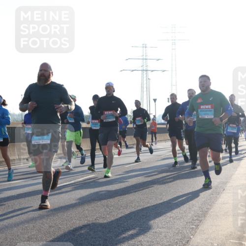 03.10.2025 - Köhlbrandbrückenlauf Luisa Fischer http://msf.ph/oto/8990221 03.10.2025 10:14:03 Position 3 1072, 1213, 1 meine-sportfotos.de