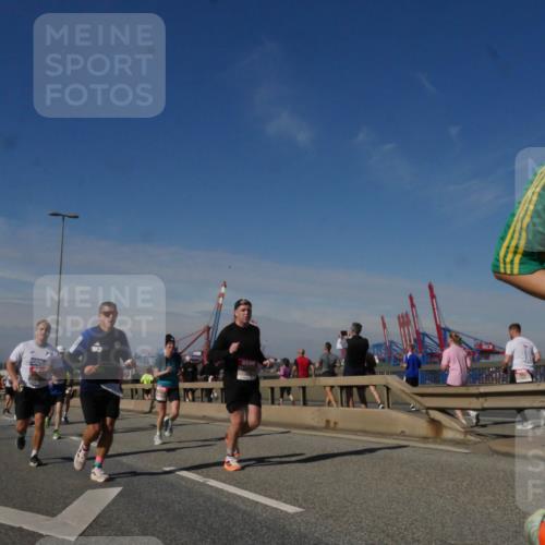 03.10.2025 - Köhlbrandbrückenlauf Matties Gatica Varas http://msf.ph/oto/8990224 03.10.2025 12:39:28 Position 2  meine-sportfotos.de