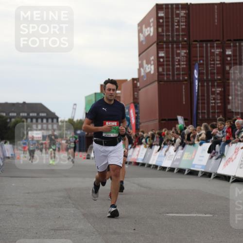 03.10.2025 - Köhlbrandbrückenlauf Yannick Fuchs http://msf.ph/oto/8990226 03.10.2025 16:01:55 Ziel 7204, 9145, 9192, 9324 meine-sportfotos.de