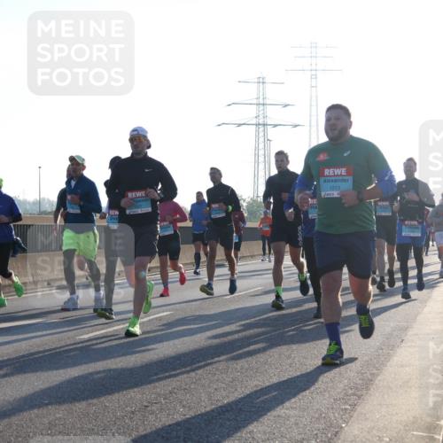 03.10.2025 - Köhlbrandbrückenlauf Luisa Fischer http://msf.ph/oto/8990227 03.10.2025 10:14:03 Position 3 1072, 1213, 1 meine-sportfotos.de
