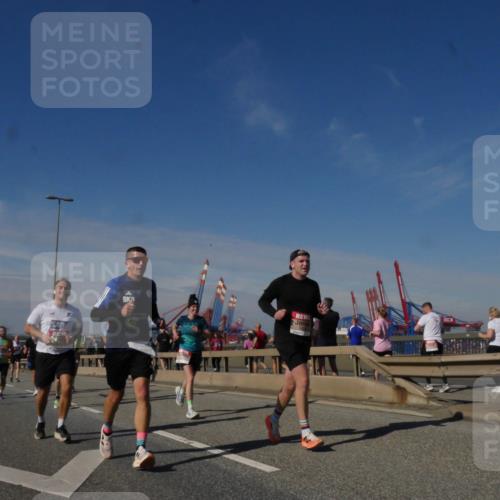 03.10.2025 - Köhlbrandbrückenlauf Matties Gatica Varas http://msf.ph/oto/8990228 03.10.2025 12:39:28 Position 2  meine-sportfotos.de