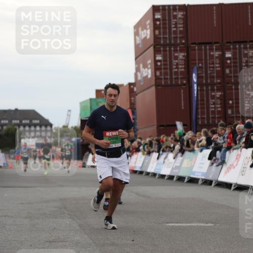 03.10.2025 - Köhlbrandbrückenlauf Yannick Fuchs http://msf.ph/oto/8990230 03.10.2025 16:01:55 Ziel 7204, 9145, 9192, 9324 meine-sportfotos.de