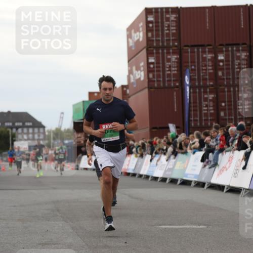 03.10.2025 - Köhlbrandbrückenlauf Yannick Fuchs http://msf.ph/oto/8990234 03.10.2025 16:01:55 Ziel 7204, 9145, 9192, 9324 meine-sportfotos.de