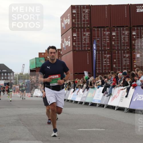 03.10.2025 - Köhlbrandbrückenlauf Yannick Fuchs http://msf.ph/oto/8990241 03.10.2025 16:01:56 Ziel 7204, 9145, 9192, 9324 meine-sportfotos.de