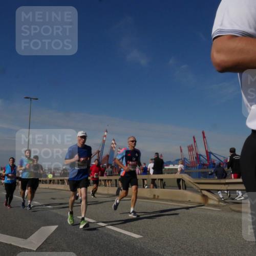 03.10.2025 - Köhlbrandbrückenlauf Matties Gatica Varas http://msf.ph/oto/8990243 03.10.2025 12:39:30 Position 2  meine-sportfotos.de