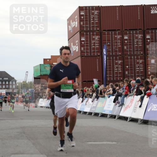 03.10.2025 - Köhlbrandbrückenlauf Yannick Fuchs http://msf.ph/oto/8990247 03.10.2025 16:01:56 Ziel 7204, 9145, 9192, 9324 meine-sportfotos.de