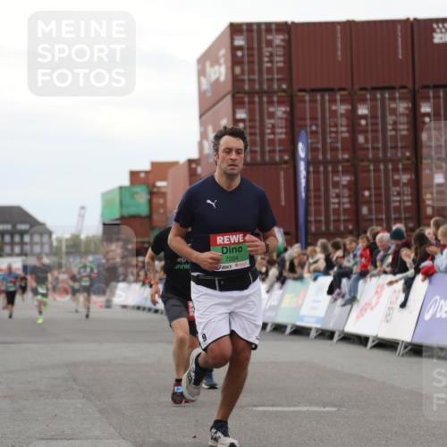 03.10.2025 - Köhlbrandbrückenlauf Yannick Fuchs http://msf.ph/oto/8990254 03.10.2025 16:01:56 Ziel 7204, 9145, 9192, 9324 meine-sportfotos.de
