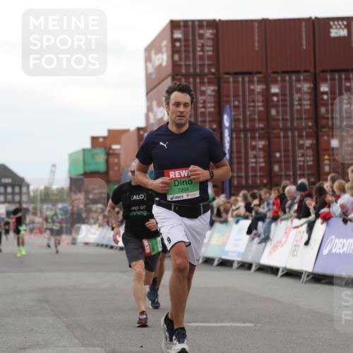 03.10.2025 - Köhlbrandbrückenlauf Yannick Fuchs http://msf.ph/oto/8990259 03.10.2025 16:01:56 Ziel 7204, 9145, 9192, 9324 meine-sportfotos.de