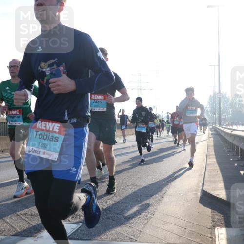 03.10.2025 - Köhlbrandbrückenlauf Luisa Fischer http://msf.ph/oto/8990260 03.10.2025 10:14:07 Position 3 3658, 1262, 3, 50, 3659 meine-sportfotos.de