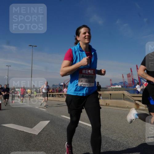 03.10.2025 - Köhlbrandbrückenlauf Matties Gatica Varas http://msf.ph/oto/8990262 03.10.2025 12:39:33 Position 2 6341 meine-sportfotos.de