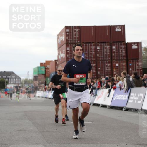 03.10.2025 - Köhlbrandbrückenlauf Yannick Fuchs http://msf.ph/oto/8990265 03.10.2025 16:01:56 Ziel 7204, 9145, 9192, 9324 meine-sportfotos.de