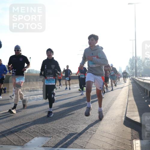 03.10.2025 - Köhlbrandbrückenlauf Luisa Fischer http://msf.ph/oto/8990266 03.10.2025 10:14:08 Position 3 2811, 2759, 2760, 4, 1396 meine-sportfotos.de